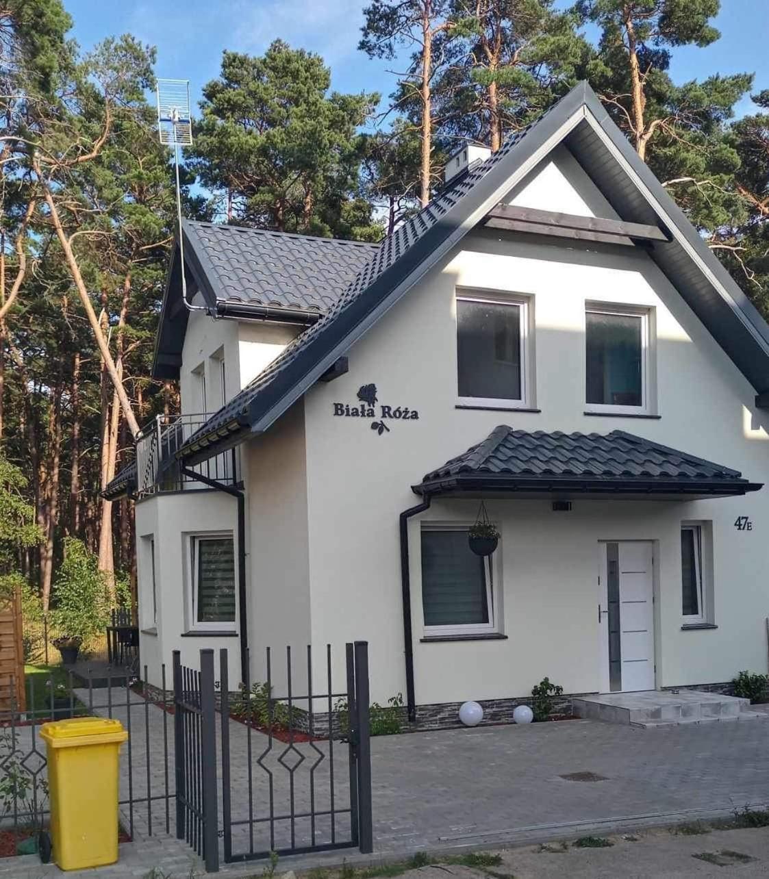 Dom Goscinny Biala Roza Dziwnowek Exterior photo